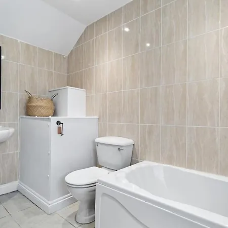 Retro Surf Pad Newquay - Moments Off Fistral *